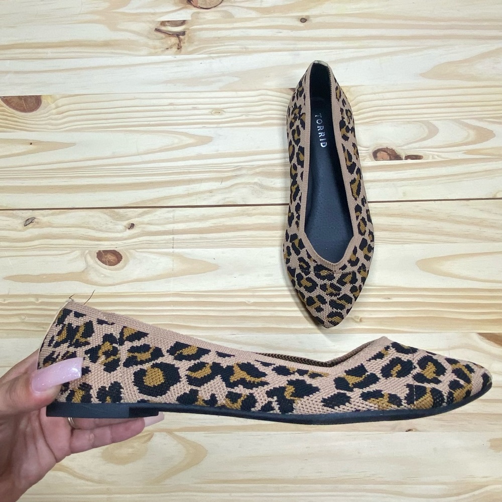 ****sold*****TORRID LEOPARD FLATS NWOT